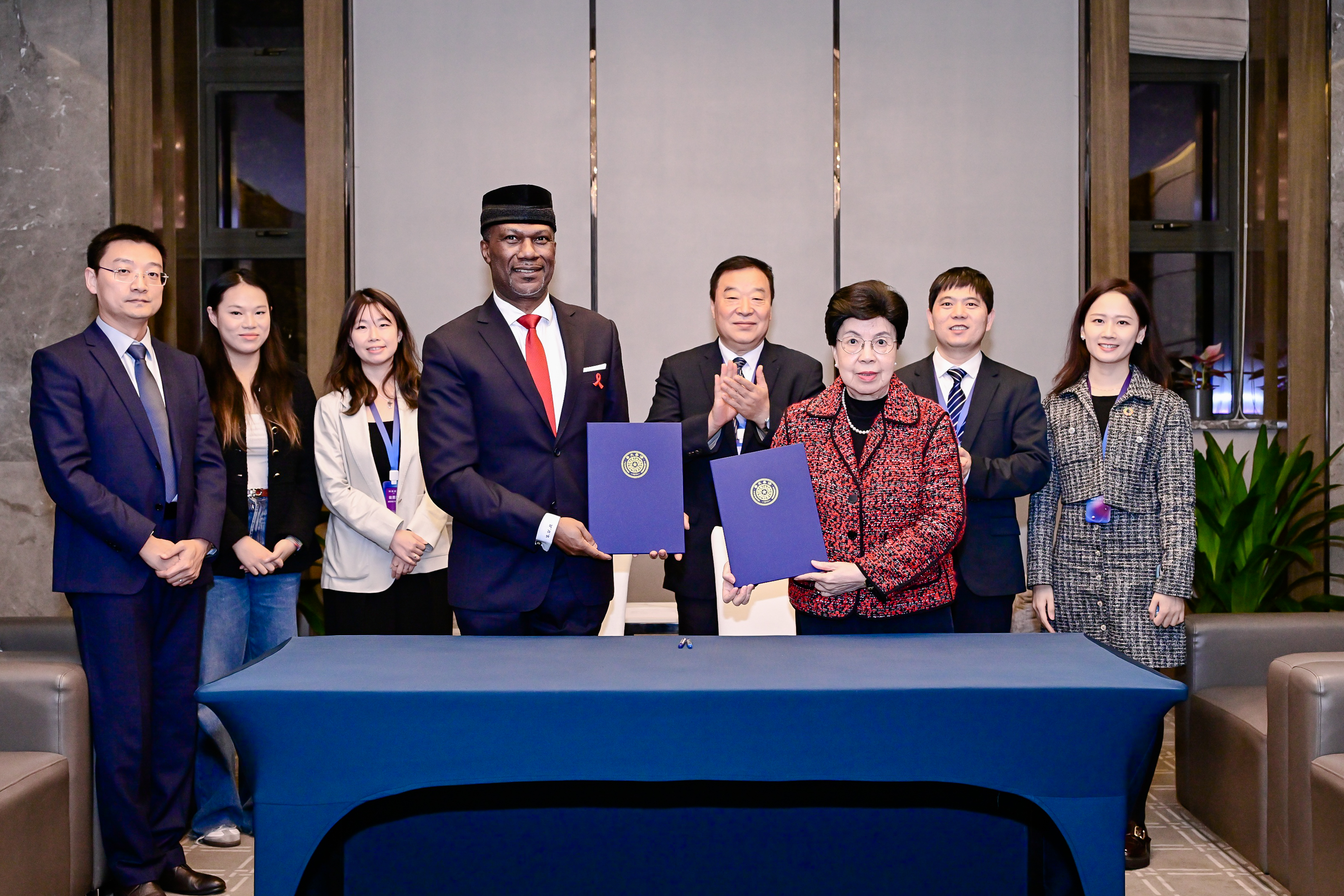 清华环球体育官网
与联合国艾滋病规划署驻华办事处签署合作谅解备忘录