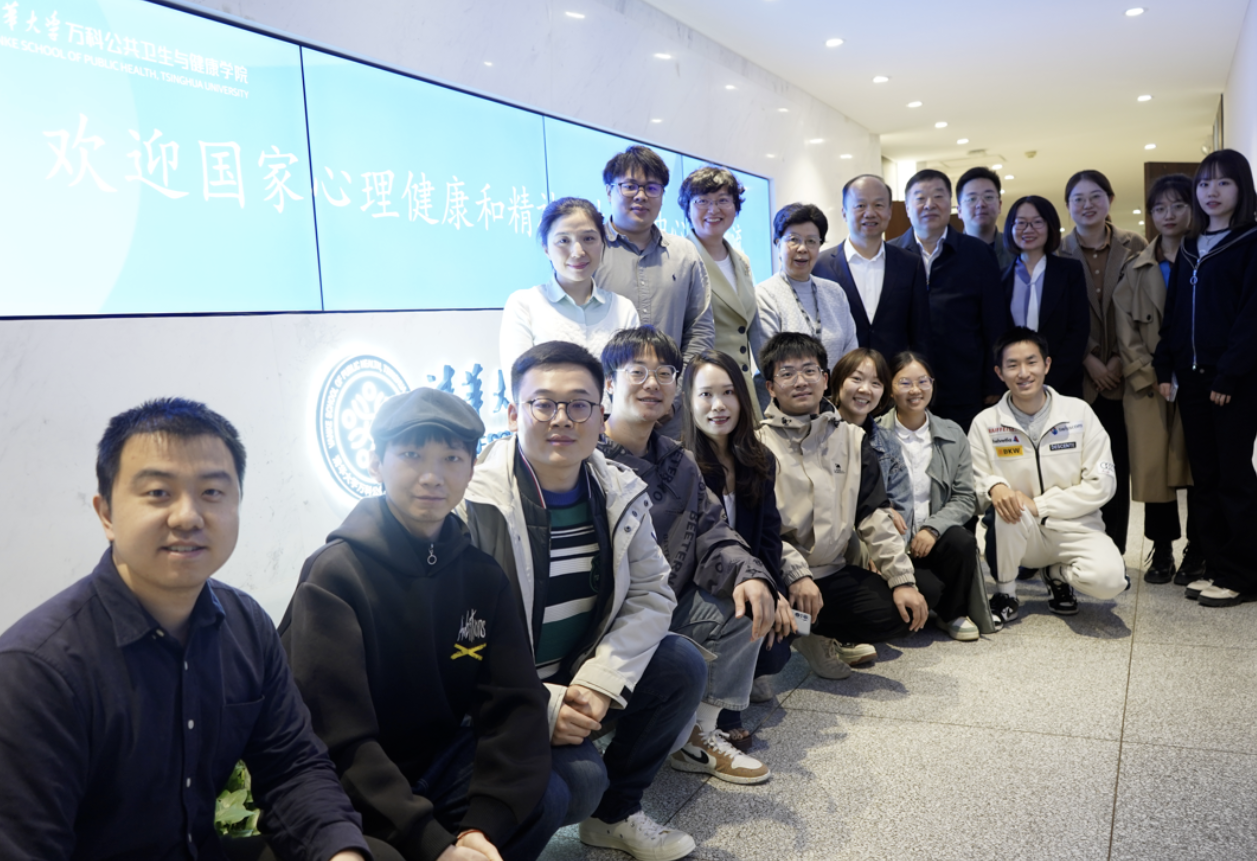 国家心理健康和精神卫生防治中心来访环球体育官网
进行交流座谈