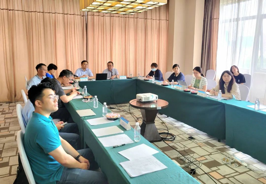 清华环球体育官网
召开“中国企业的全球卫生与健康责任”项目专家座谈会